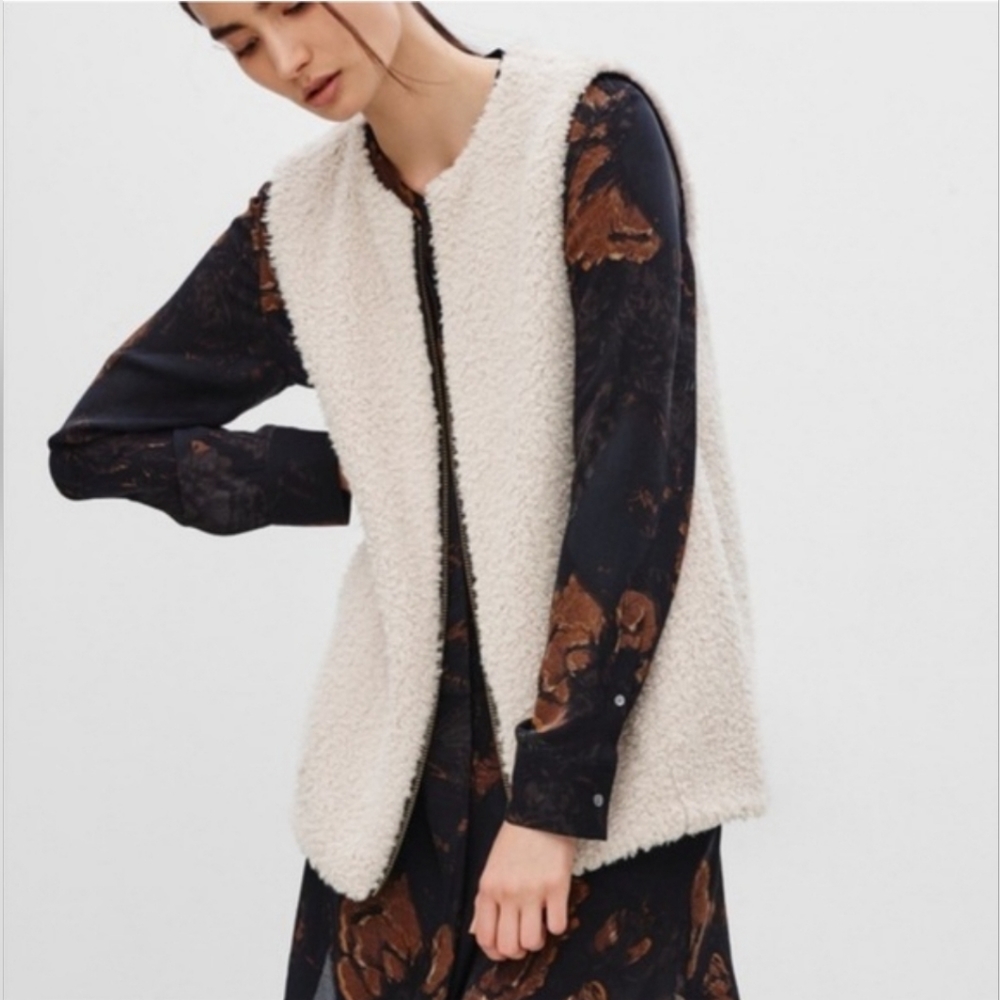 Aritzia wilfred women's  cream faux sherpa fleece vest size XS